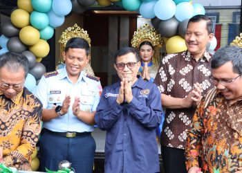 KABIDHUMAS POLDA KEPRI HADIRI KEGIATAN PELANTIKAN DAN PENGUKUHAN PENGURUS PWI DAN IKWI PROVINSI KEPRI MASA BAKTI 2023-2028
