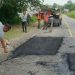 Waduh,,Kok Ada Pak Ogah di Tengah Jalan,Pekerjaan Proyek APBN Preservasi Jalan Tayan Aut Kuning
