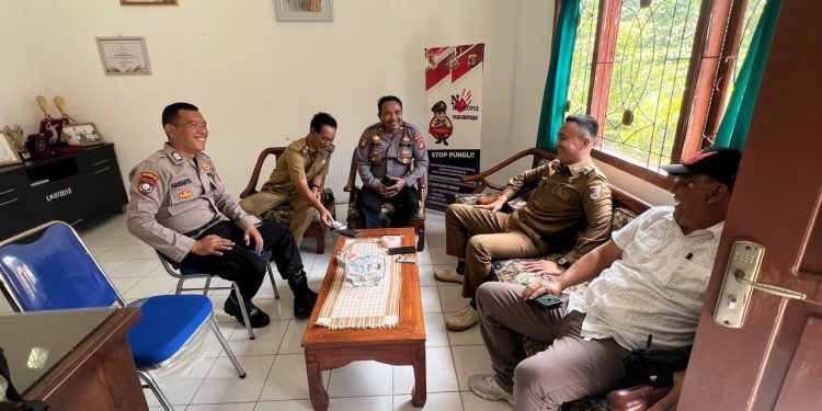 Ciptakan Kondusifitas Wilayah Jelang Pemilu Damai 2024 Kapolsek Lambu Kibang Silaturahmi Ke Camat Lambu Kibang.