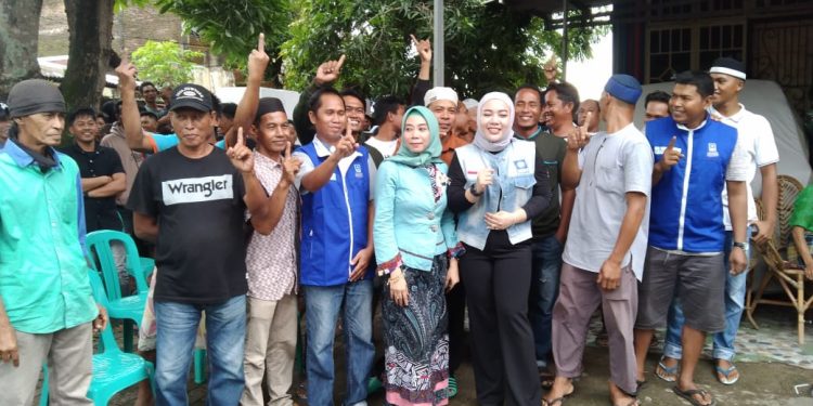 Semakin membludakx pengunjung Caleg PAN Dapil 4 Hj. Nurlenni Kahar Sibali Di Dua Dusun Daerah Pemilihannnya…Fakta
