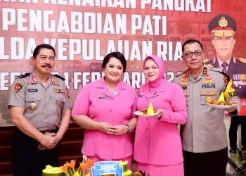 POLDA KEPRI GELAR UPACARA KENAIKAN PANGKAT PENGABDIAN DARI KOMBES POL MENJADI BRIGJEN POL JAKUB PRAJOGO, S.I.K., M.Si.