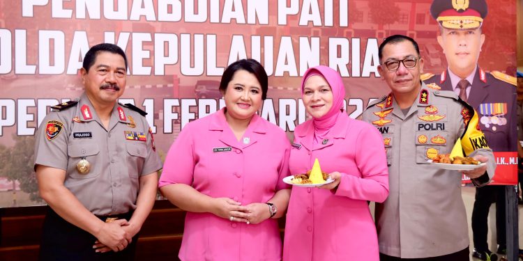 POLDA KEPRI GELAR UPACARA KENAIKAN PANGKAT PENGABDIAN DARI KOMBES POL MENJADI BRIGJEN POL JAKUB PRAJOGO, S.I.K., M.Si.
