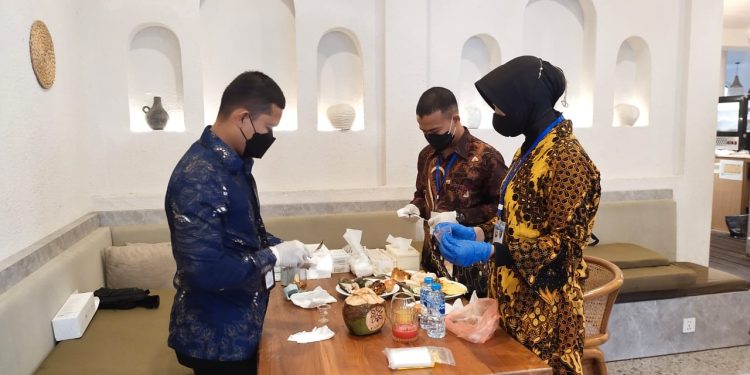 Satgas Ban Ops OMB Kapuas Polda Kalbar Menurunkan Tim untuk melakukan Pengecekan Makanan( food safety) Dalam Rangka Kampanye Capres Nomor Urut 2