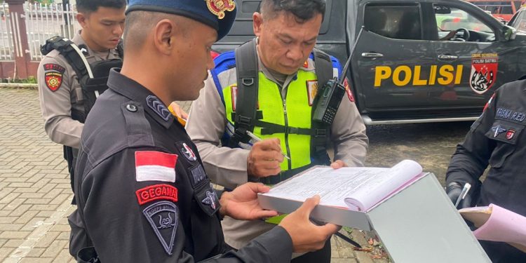 Tim Satgas Jibom Satbrimob Polda Kalbar Sterilisasi Lokasi Kegiatan Capres Nomor Urut 2