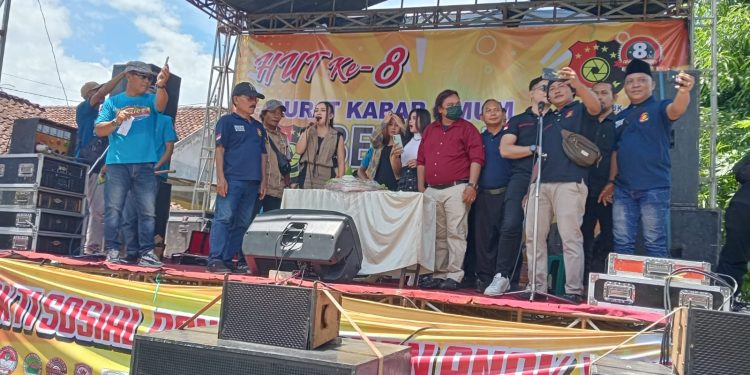 Meriah, HUT BeritaTKP ke-8 Bagikan Santunan Anak Yatum dan Sembako