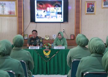 Dandim 0426 Tuba Di Dampingi Ketua Persit KCK Cabang XLlX Dim 0426 Sosialisasi Netralitas Pemilu 2024, Kepada Ibu-ibu Persit Dim 0426