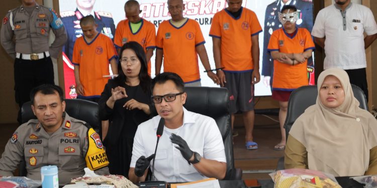 Polrestabes Surabaya Amankan Empat Orang Tersangka Kasus Pencabulan Anak Dibawah Umur