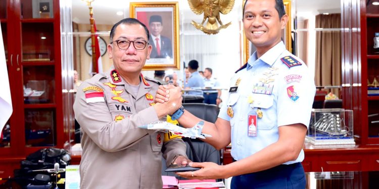 AUDIENSI DAN SILATURAHMI DANLANUD HANG NADIM BERSAMA POLDA KEPRI
