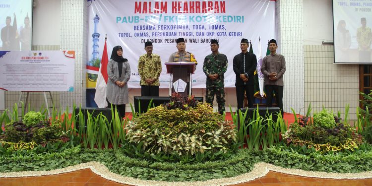 Kompak, Kapolres Kediri Kota Bersama Tokoh Agama Tandatangai Deklarasi Pemilu Damai