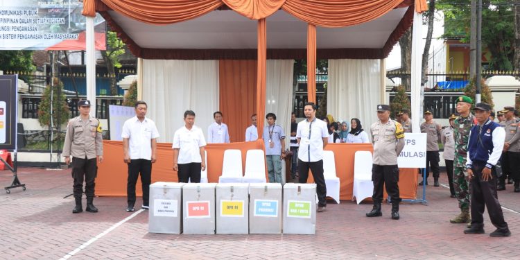 Pastikan Kesiapan Personel, Polres Malang Gelar Simulasi Pengamanan TPS Pemilu 2024