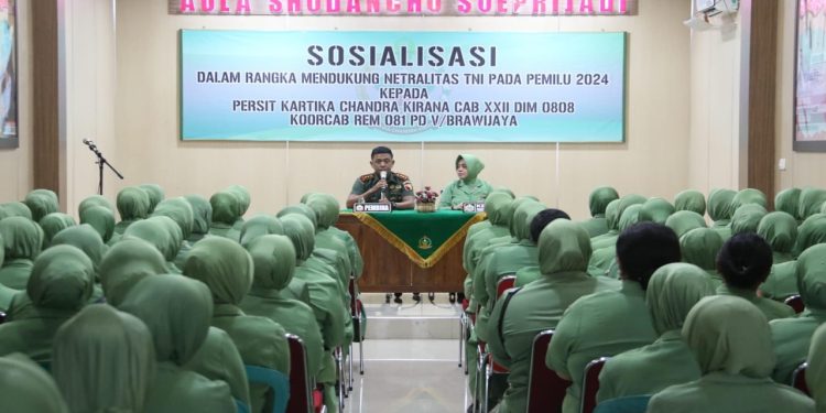 Dandim 0808/Blitar, Berikan Sosialisasi Dalam Rangka Mendukung Netralitas TNI Pada Pemilu 2024 Kepada Persit KCK Cabang XXII
