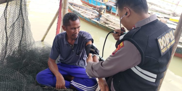 Polres Tulang Bawang Peduli Kesehatan Warga Masyarakat Pesisir Pantai