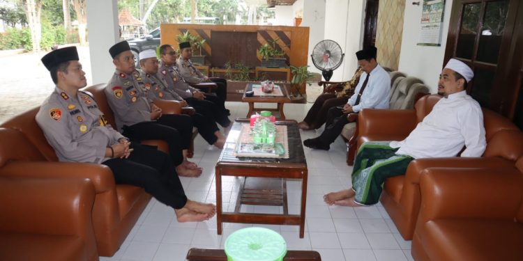 Pesan Pemilu Damai, Kapolres Sumenep Silaturahmi ee Ponpes Al Amien Sumenep