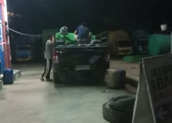 Lapor Pak,,,Masih Dapat di Lihat Pengisian BBM Ke Jerigen Terlihat di SPBU Tayan Hilir