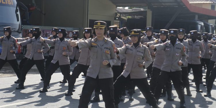Kompi Polwan Polda Kalbar Latihan Beladiri Jiu Jitsu dalam Rangka meningkatkan Kemampuan menjelang Pemilu 2024