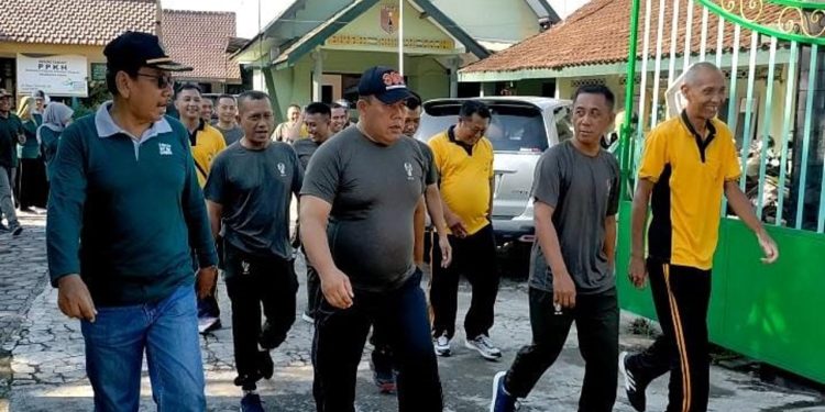 Tingkatkan Sinergitas Di Wilayah, Koramil 0808/16 Talun Gelar Apel Bersama