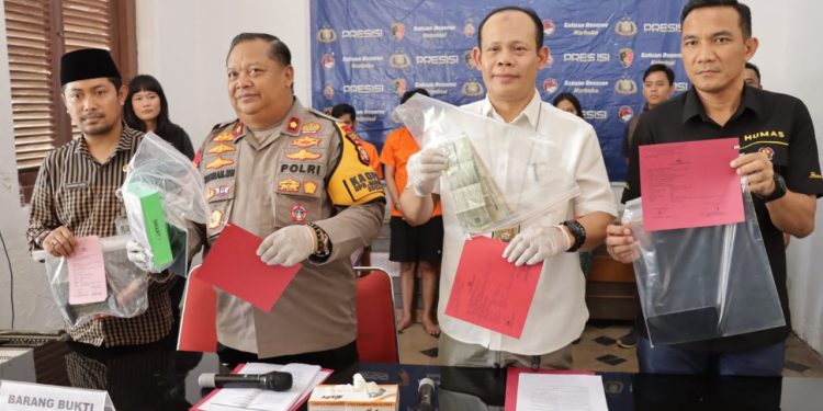 Penipuan Kencan Online: Polsek Palmerah Bongkar Modus Pasutri Bawa Kabur Motor berikut Penadah