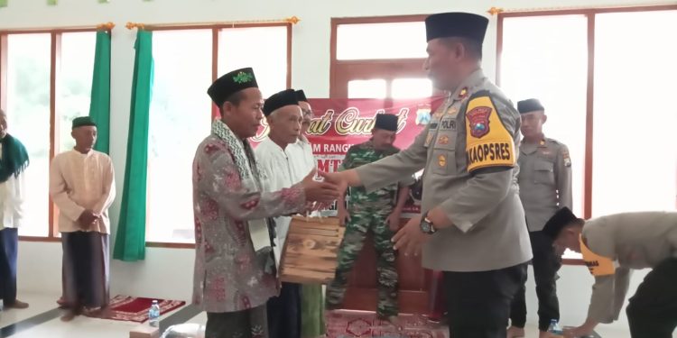 Jumat Curhat, Polres Nganjuk Ajak Jamaah Al – Muttaqin Ciptakan Pemilu 2024 Damai, Aman dan Sejuk