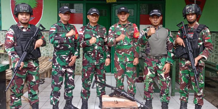 Bukti Kedekatan dan Kepercayaan Warga di Perbatasan RI-PNG, Satgas Pamtas Yonif 726/Tml Berhasil Mendapatkan Senjata Api
