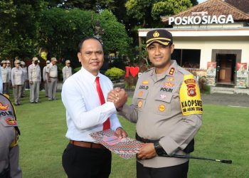 Apresiasi Kinerja Personil, Kapolres Tabanan Berikan Penghargaan Kepada Personil yang Berprestasi dan Penerimaan Piagam Juara Lomba Kebersihan Antar Polsek Jajaran