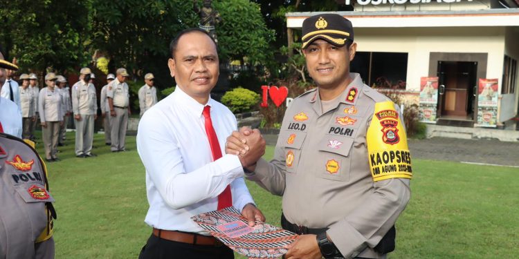 Apresiasi Kinerja Personil, Kapolres Tabanan Berikan Penghargaan Kepada Personil yang Berprestasi dan Penerimaan Piagam Juara Lomba Kebersihan Antar Polsek Jajaran
