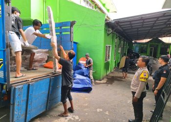 Polresta Malang Kota Lakukan Pengamanan Pendistribusian 9.808 Bilik Suara