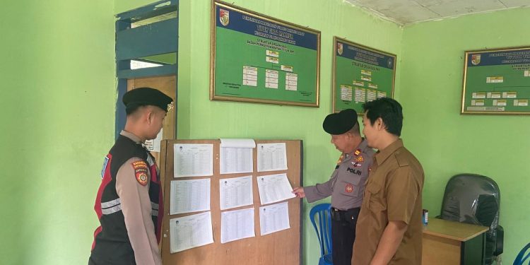 Patroli colling system sat Samapta Polres Tulang Bawang Barat Patroli ke kantor PPS Kecamatan Tulang Bawang Tengah kabupaten Tulang Bawang Barat jelang pemilu 2024.
