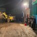 Polres Batu Bersama BPBD Bersihkan Material Akibat Banjir, Akses Jalan di Desa Beji Kembali Lancar