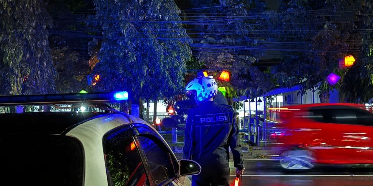 Unit Turjagwali Sat Lantas Polres Kediri Lakukan Patroli preventive Ke Kantor KPU dan Bawaslu Kab Kediri