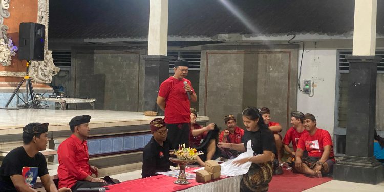 Caleg PDI Perjuangan Eka Putra Nurcahyadi Kompak Didukung Warga Banjar Adat Pengembungan Dan Menangkan Ganjar – Mahfud
