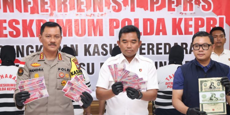 PENGUNGKAPAN KASUS TINDAK PIDANA UANG PALSU DOLAR SINGAPURA OLEH DITRESKRIMUM POLDA KEPRI