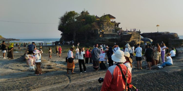 Kunjungan Wisatawan Mencapai 154.360 Di DTW Tanah Lot