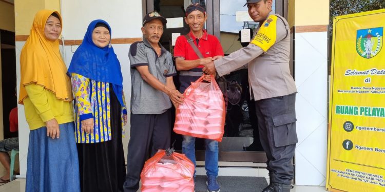 Jumat berkah Polsek Ngasem Polres Kediri Bantu Cegah Stunting