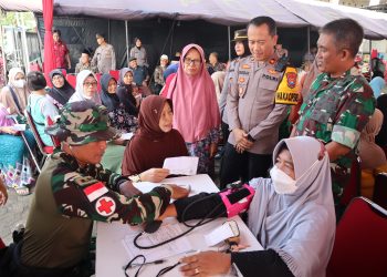Baksos Sinergi TNI – Polri, Polres Kediri Kota Adakan Bhakti Kesehatan dan Pembagian Sembako