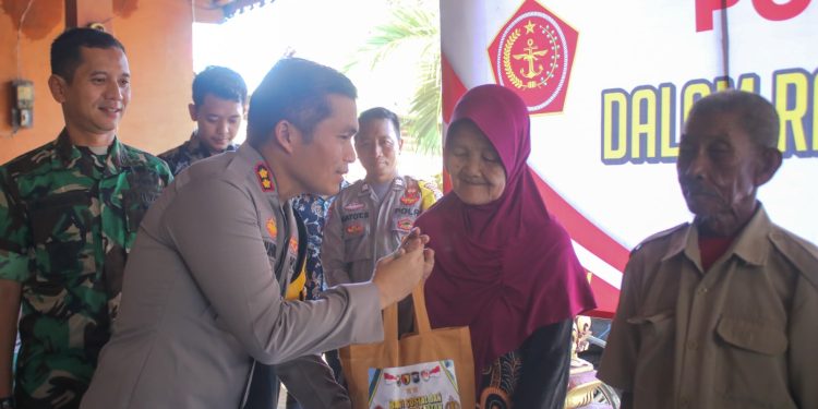 Polres Nganjuk bersama Kodim 0810/Nganjuk Gelar Bansos dan Pengobatan Gratis bagi Warga Desa Sidokare