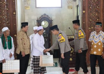 Jumat Curhat, Kapolres Nganjuk Anjurkan kepada Jamaah untuk Datang ke TPS