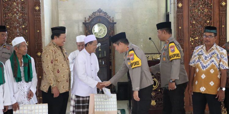 Jumat Curhat, Kapolres Nganjuk Anjurkan kepada Jamaah untuk Datang ke TPS