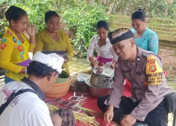 Himbauan Harkamtibmas Jelang Pemilu 2024, Bhabinkamtibmas Polres Tabanan Sambangi Tokoh Adat & Tokoh Masyarakat