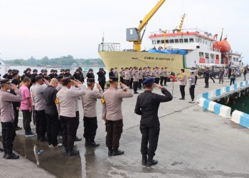 Kapolres Sumenep Berangkatkan Personel BKO Pam Pemilu di Kepulauan Masalembu