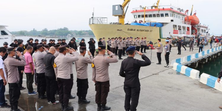 Kapolres Sumenep Berangkatkan Personel BKO Pam Pemilu di Kepulauan Masalembu
