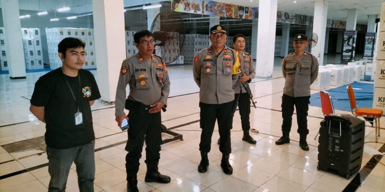 Karendal Ops Cek Gudang KPU, ” Ingatkan Personel Jaga Tetap Waspada dan Jangan Lengah “