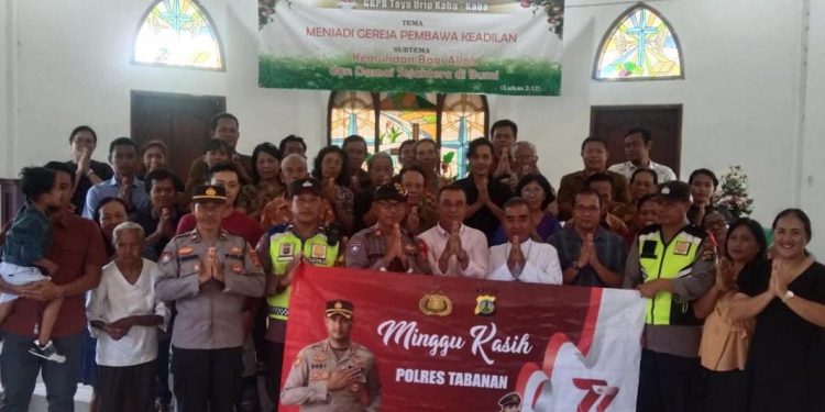 Kasat Binmas Laksanakan Kegiatan pengamanan ibadah Minggu Kasih di Gereja wilkum Kediri