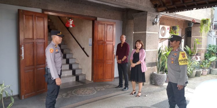 Wujud Pelayanan Harkamtibmas Polsek Tabanan Amankan Kebaktian Missa minggu