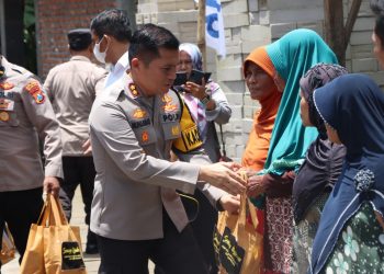 Kapolres Bersama Dandim 0810/Nganjuk Meninjau dan Berikan Bantuan Kepada Korban Puting Beliung
