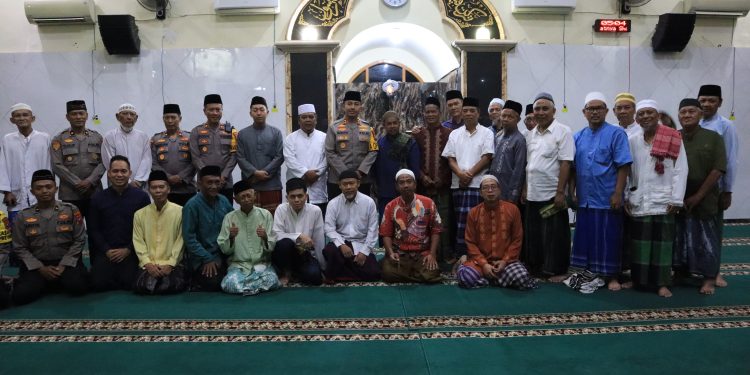 Cooling System dan Sapa Warga, Kapolres Kediri Kota Ajak Jamah Sholat Subuh Jaga Kamtibmas
