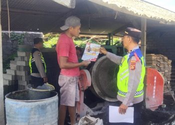 Peran Aktif Satgas Preemtif OMB Agung 2024,Sub Satgas Binmas Sebar Brosur Himbauan Kamtibmas