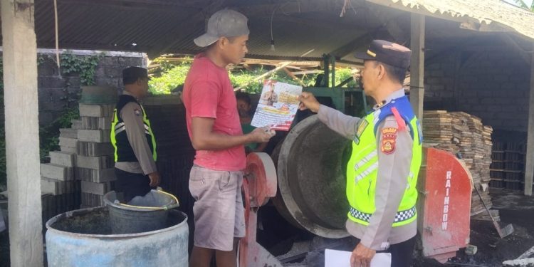 Peran Aktif Satgas Preemtif OMB Agung 2024,Sub Satgas Binmas Sebar Brosur Himbauan Kamtibmas