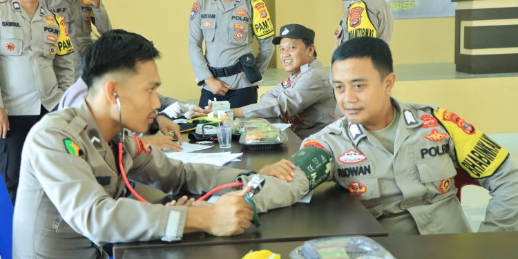 Jelang Pemilu, Personel Polres Tulang Bawang Barat di Cek Kesehatan.