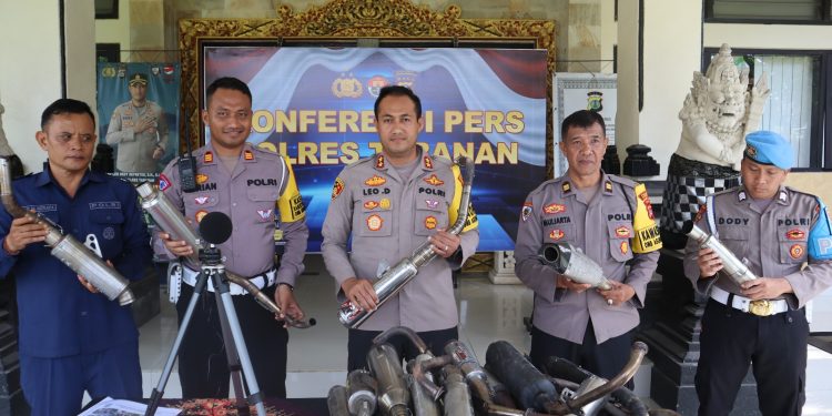 Kapolres Tabanan Pimpin Press Release Penindakan Knalpot Brong