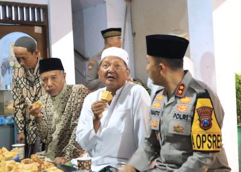 Ngopi Bareng Setelah Sholat Subuh Berjamaah, Inilah Cara AKBP Bramastyo Dekat Dengan Masyarakat